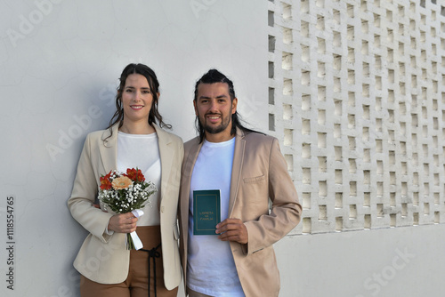 Obraz na płótnie Boda de Feliz Pareja Recien Casada, alegre familia w salonie