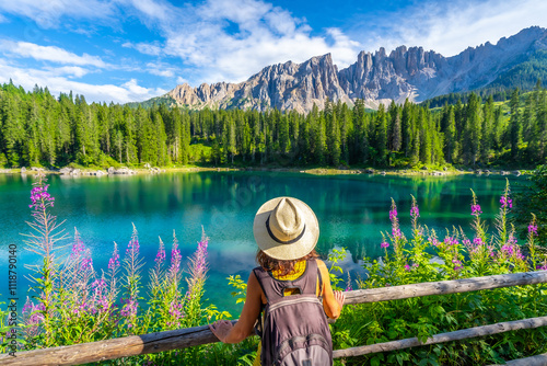 Konstfotografi Tourist enjoying the breathtaking view of lake carezza and the dolomites in summ