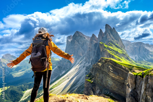 Valokuva Female hiker embracing the majestic seceda peaks in the italian dolomites
