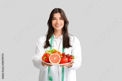 Female nutritionist with he...