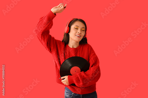 Beautiful young Asian woman...