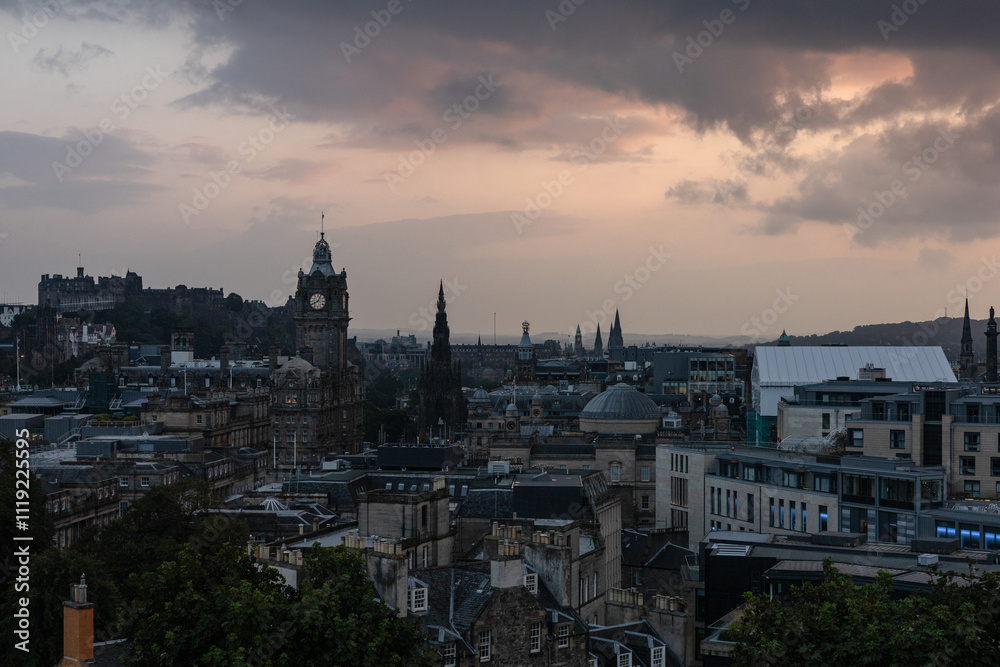 Obraz premium Edinburgh, Scotland Skyline at Sunset