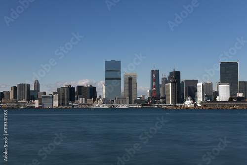 浜松町周辺（東京湾岸）の風景　東京湾から見える街並み