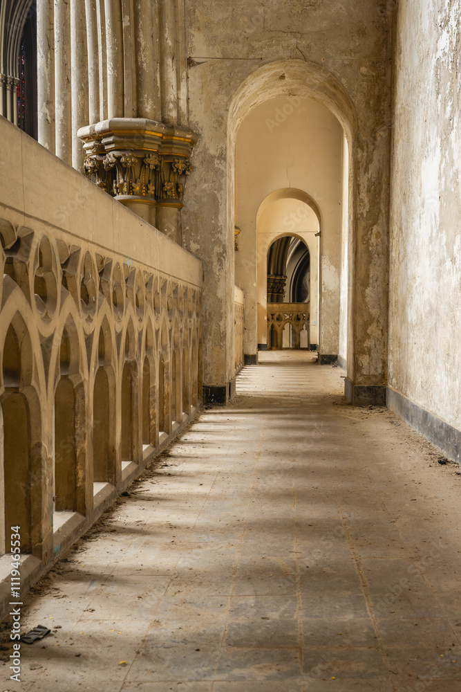 Obraz premium Inside an Old Abandoned church