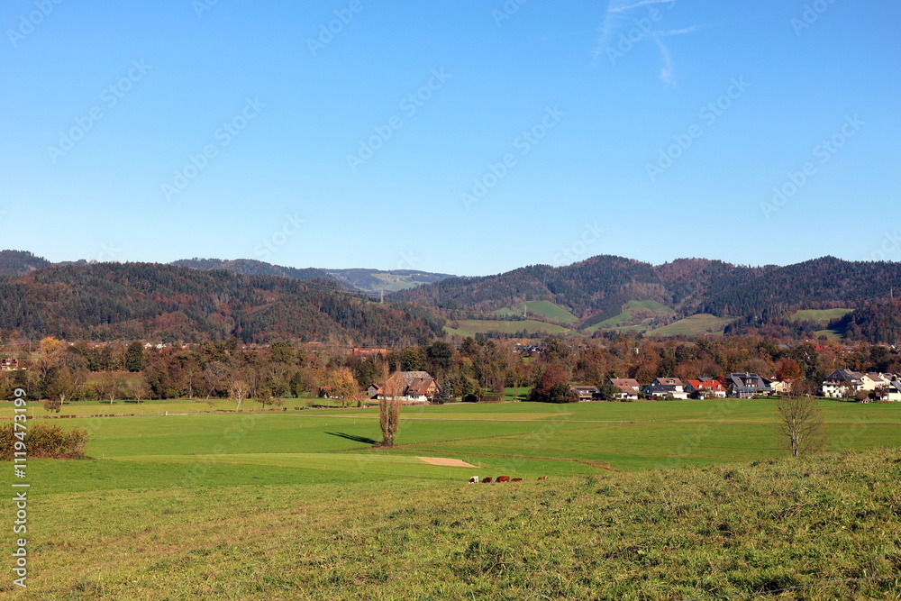 Fototapeta premium Herbstlandschaft in Kirchzarten bei Freiburg