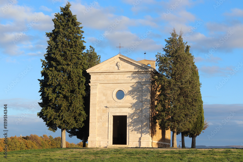 Fototapeta premium Pienza, Italy - November 25, 2024: Cappella della Madonna di Vitaleta in countryside between San Quirico and Pienza in Val d'Orcia Tuscany. Autumn season.