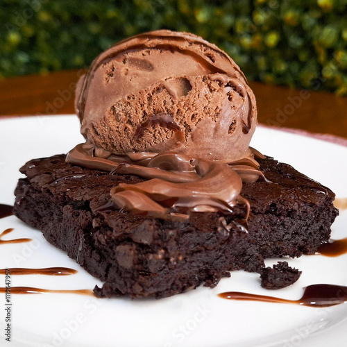 Brownie com Sorvete de Chocolate e Calda  photo