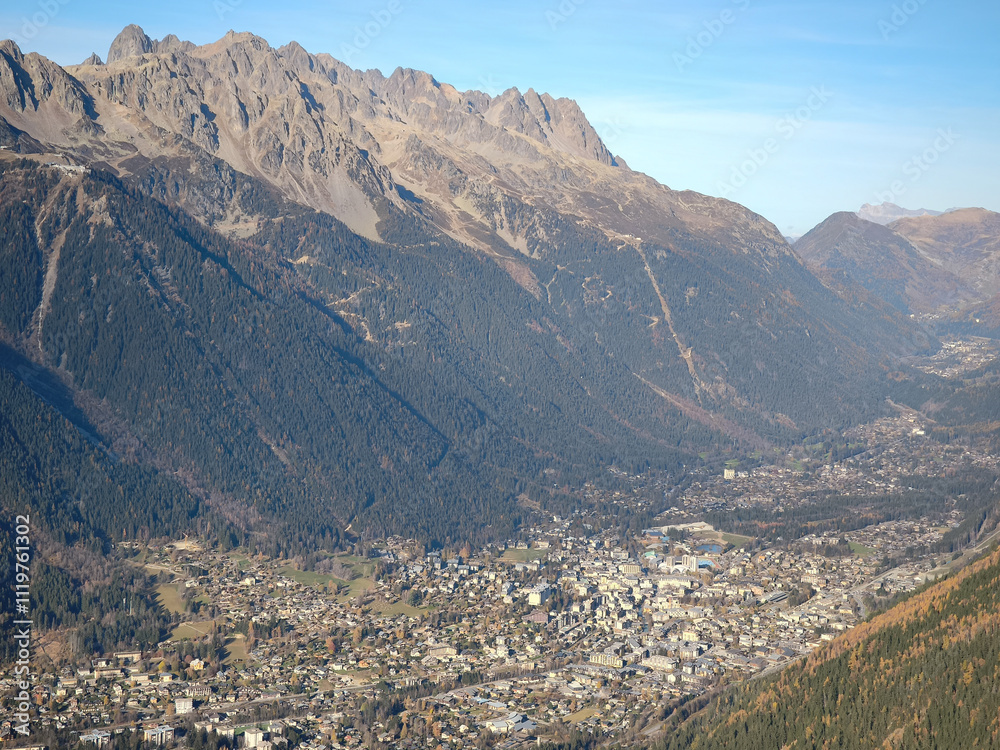Fototapeta premium Chamonix valley in autumn with majestic mountains dominating the landscape