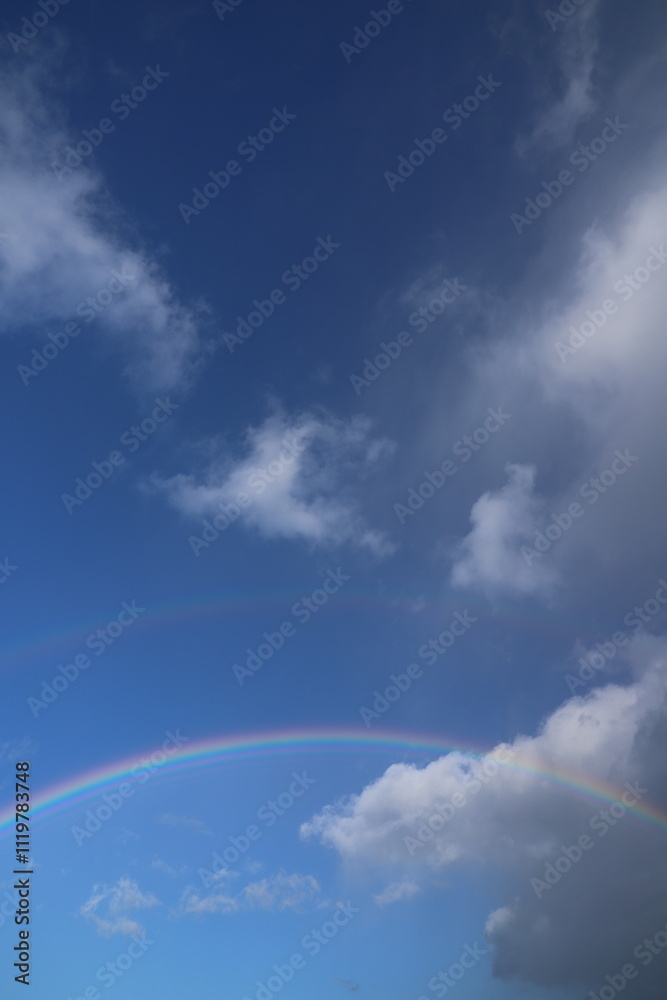 青空にかかる虹と雲 #レインボー #rainbow
