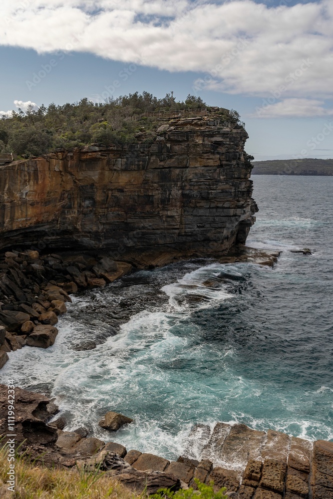 Obraz premium Scenic view of a rocky cliff.