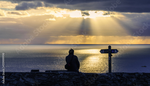 Φωτογραφία Sunbeams over the ocean on Anglesey North wales