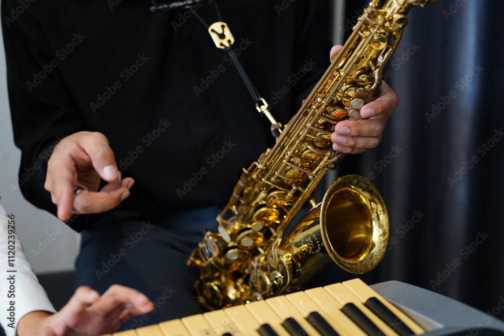 Naklejka premium Working Asians are learning international musical skills at home