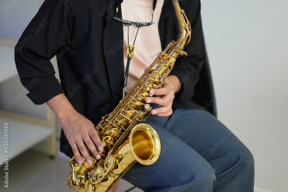 Naklejka premium Working Asians are learning international musical skills at home