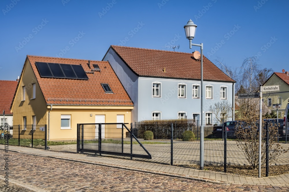 seelow, deutschland - sanierte häuser in der altstadt