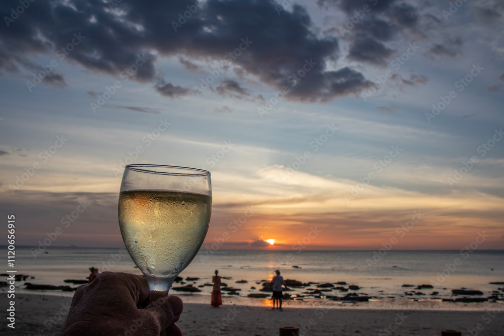 Obraz premium Cheers to the sunset, Koh Lanta, Thailand