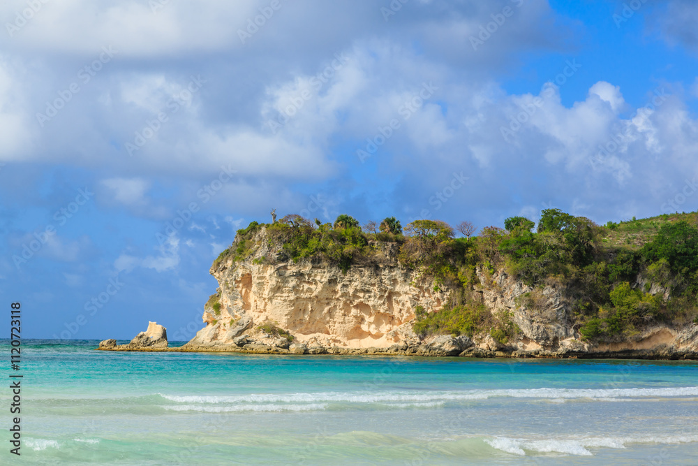 Fototapeta premium A rocky cliff overlooks the ocean
