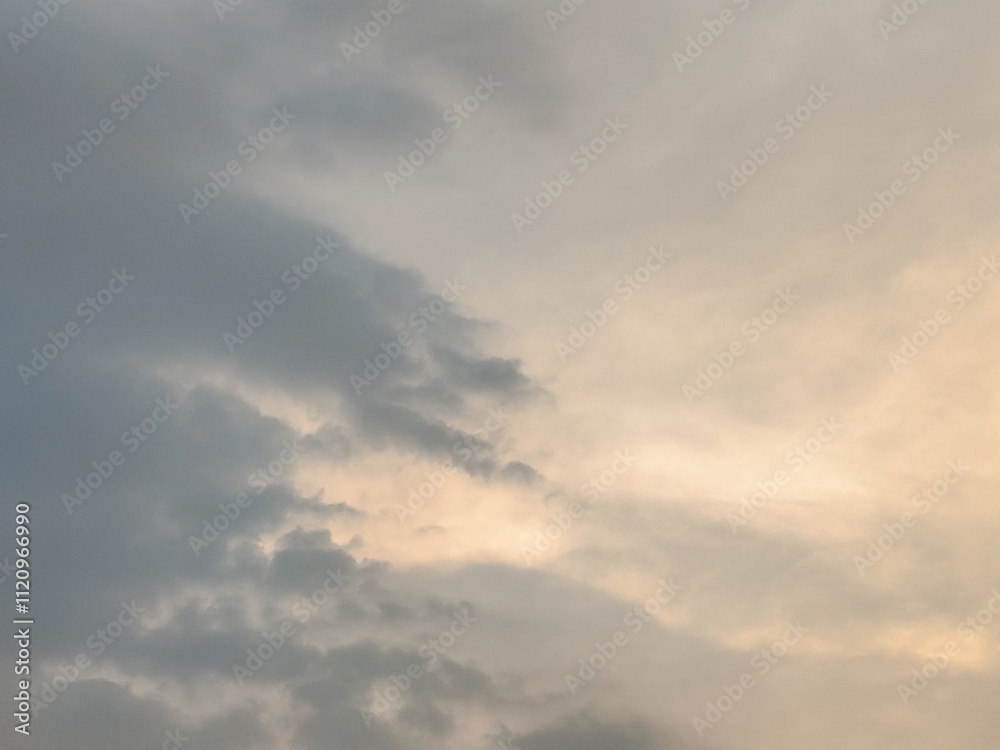 Naklejka premium Blue sky with clouds and sunlight in a dramatic cloudscape