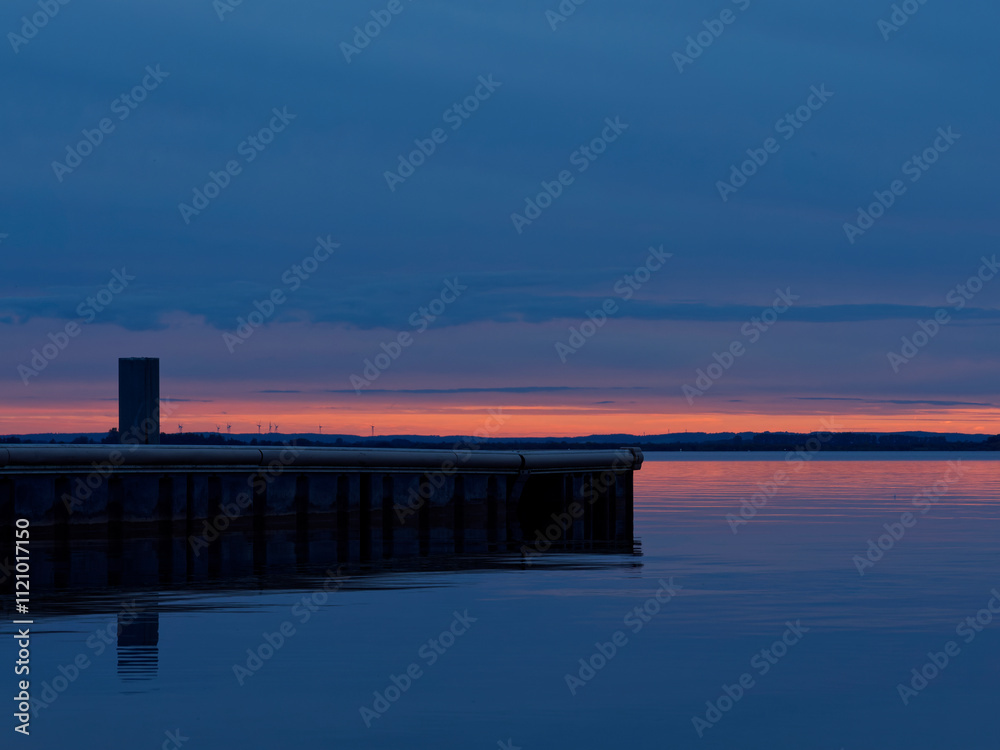 Der Dümmer See bei Lembruch im Abendlicht, Naturpark Dümmer, Landkreis Diepholz, Niedersachsen, Deutschland Der Dümmer See bei Lembruch im Abendlicht, Naturpark Dümmer, Landkreis Diepholz, Niedersachsen, Deutschland
