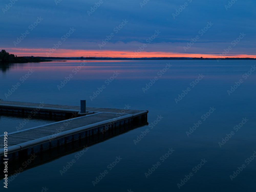 Obraz premium Der Dümmer See bei Lembruch im Abendlicht, Naturpark Dümmer, Landkreis Diepholz, Niedersachsen, Deutschland