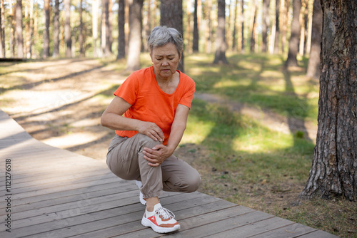 elderly woman with knee pain doing sports, joint pain when running