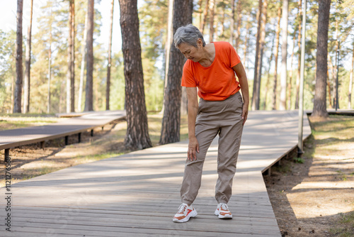 elderly woman with knee pain doing sports, joint pain when running