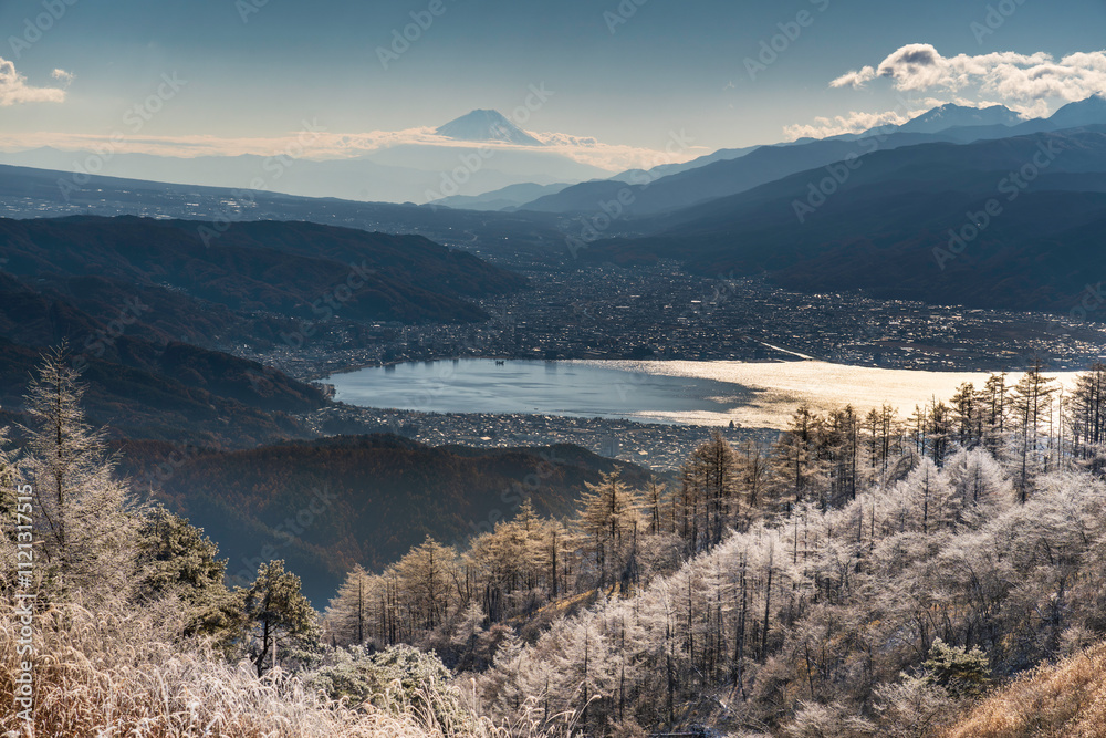 Obraz premium 高ボッチ高原から朝日に輝く霧氷と富士山