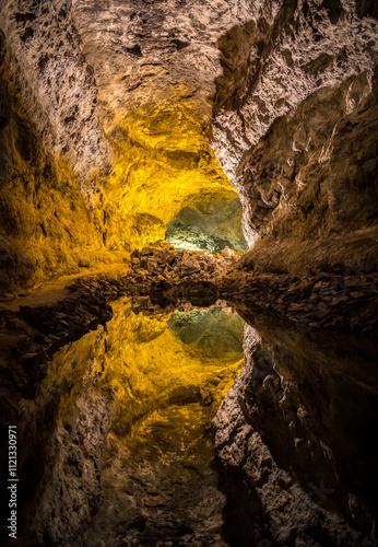 Obraz na płótnie Colorful reflection in Cueva de los Verdes, Lanzarote w salonie