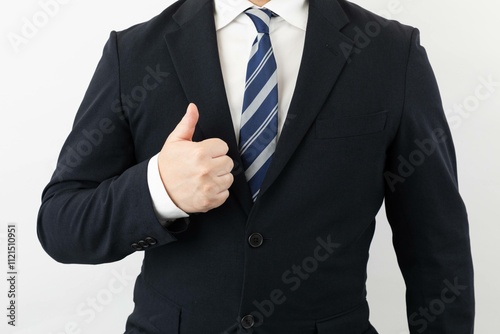 スーツ姿のビジネスマンポーズ いいね