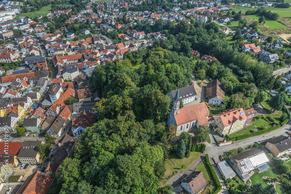 Ausblick auf Mainburg, das Herz der Hallertau im Sommer Ausblick auf Mainburg, das Herz der Hallertau im Sommer