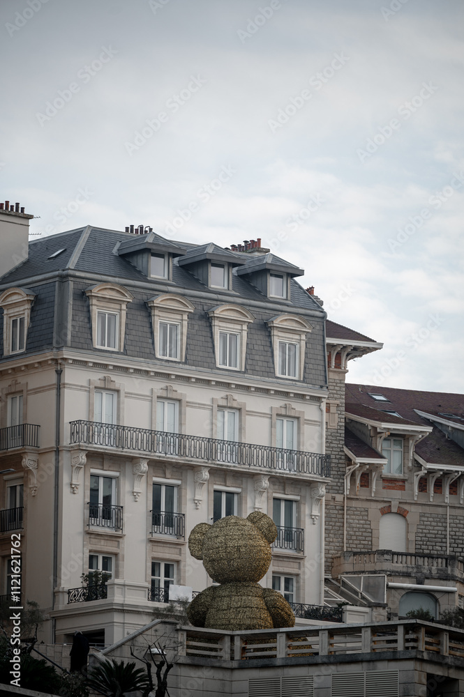 Fototapeta premium Christmas teddy bear in the city of Biarritz in France