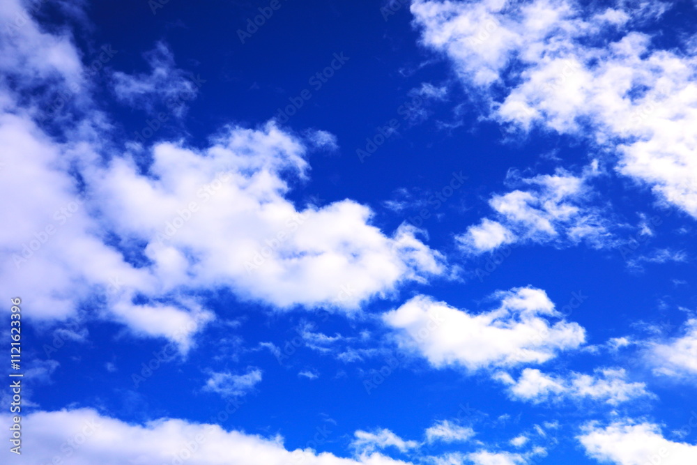 青空に浮かぶ白い雲