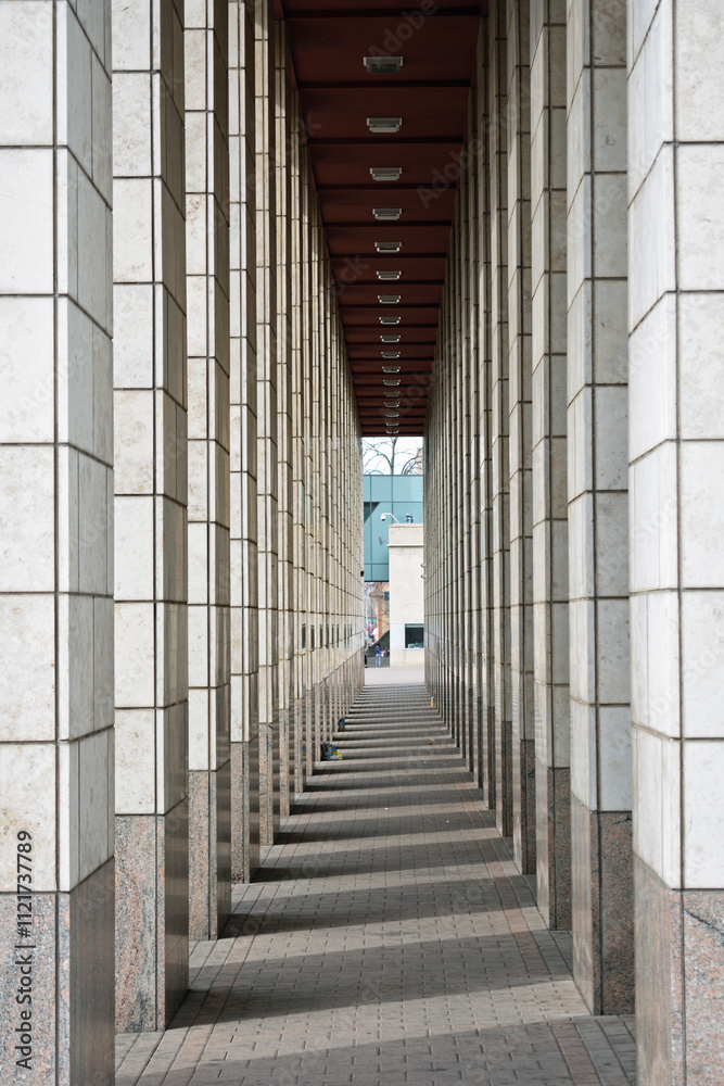 Obraz premium Symmetrical Passageway