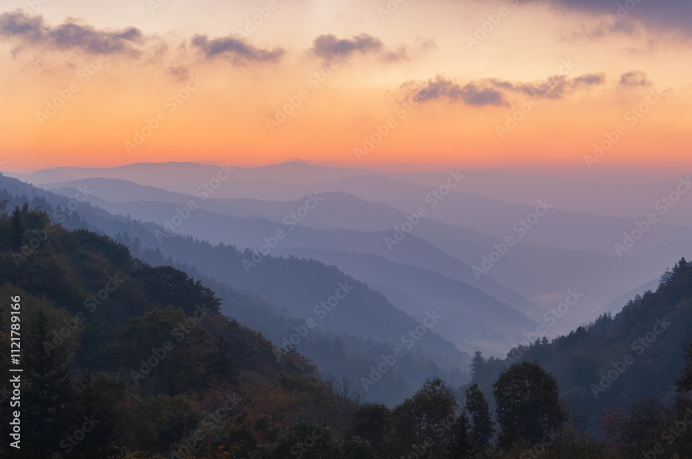 Obraz premium Landscape at dawn, from Newfound Gap, Great Smoky Mountains National Park, Tennessee, USA