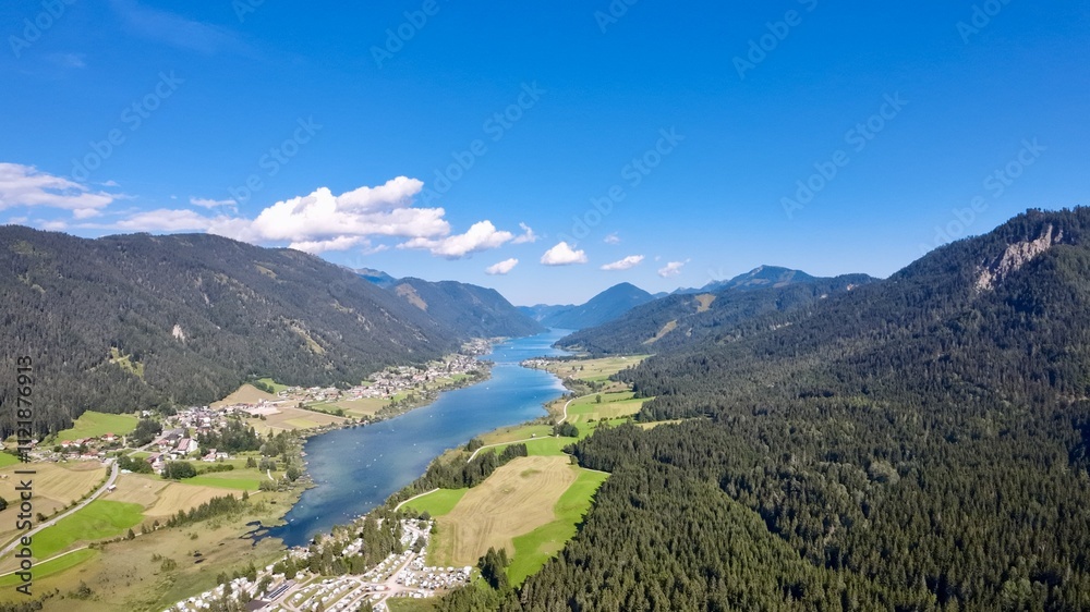 Naklejka premium landscape with lake