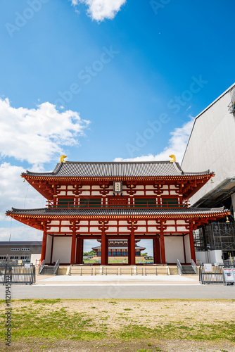 世界遺産・大極門(第一次大極殿院 南門)　奈良県奈良市国営平城宮跡歴史公園 photo