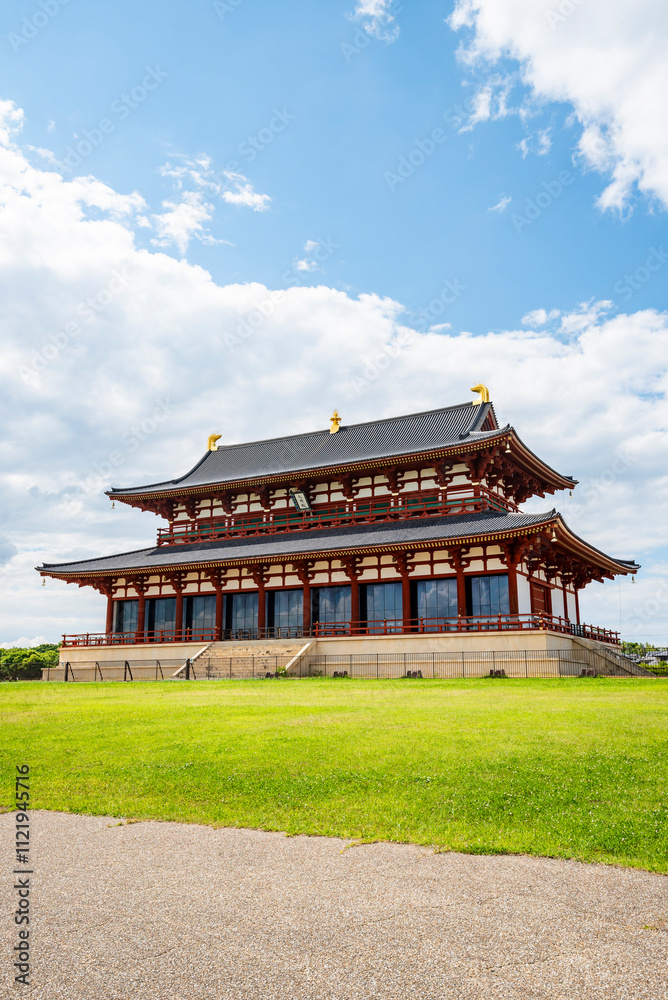Obraz premium 第一次大極殿(世界遺産) 奈良県奈良市国営平城宮跡歴史公園