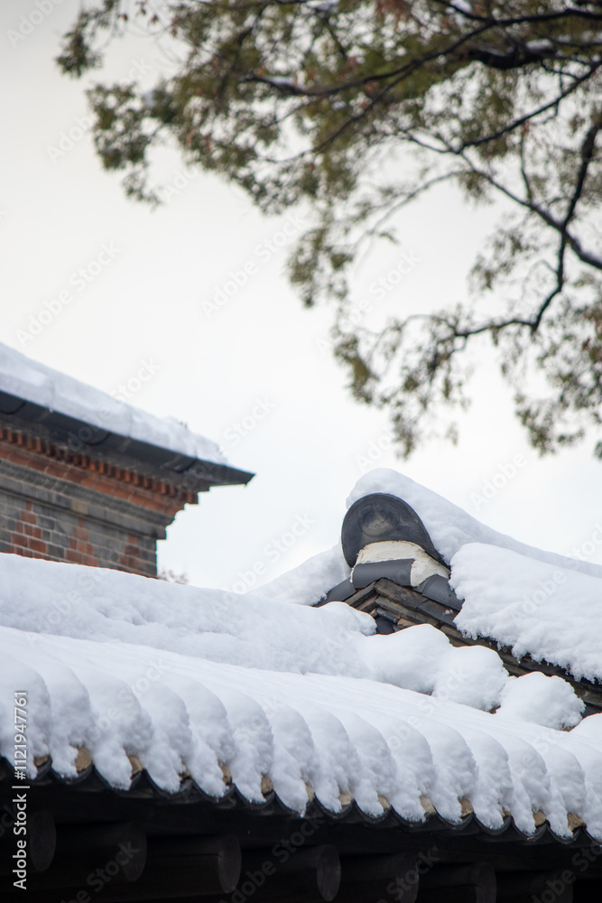 Fototapeta premium Historical palace of South Korea in winter