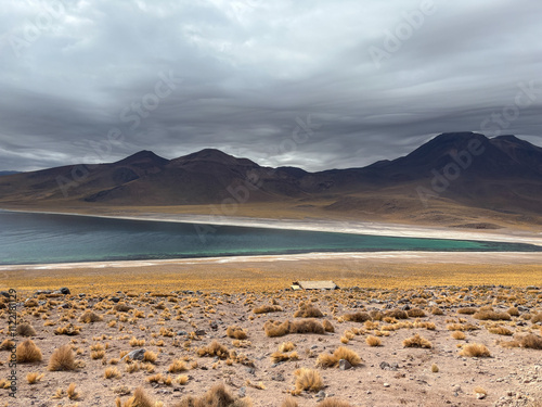 Beleza Serenada da Laguna Miscanti no Deserto do Atacama photo