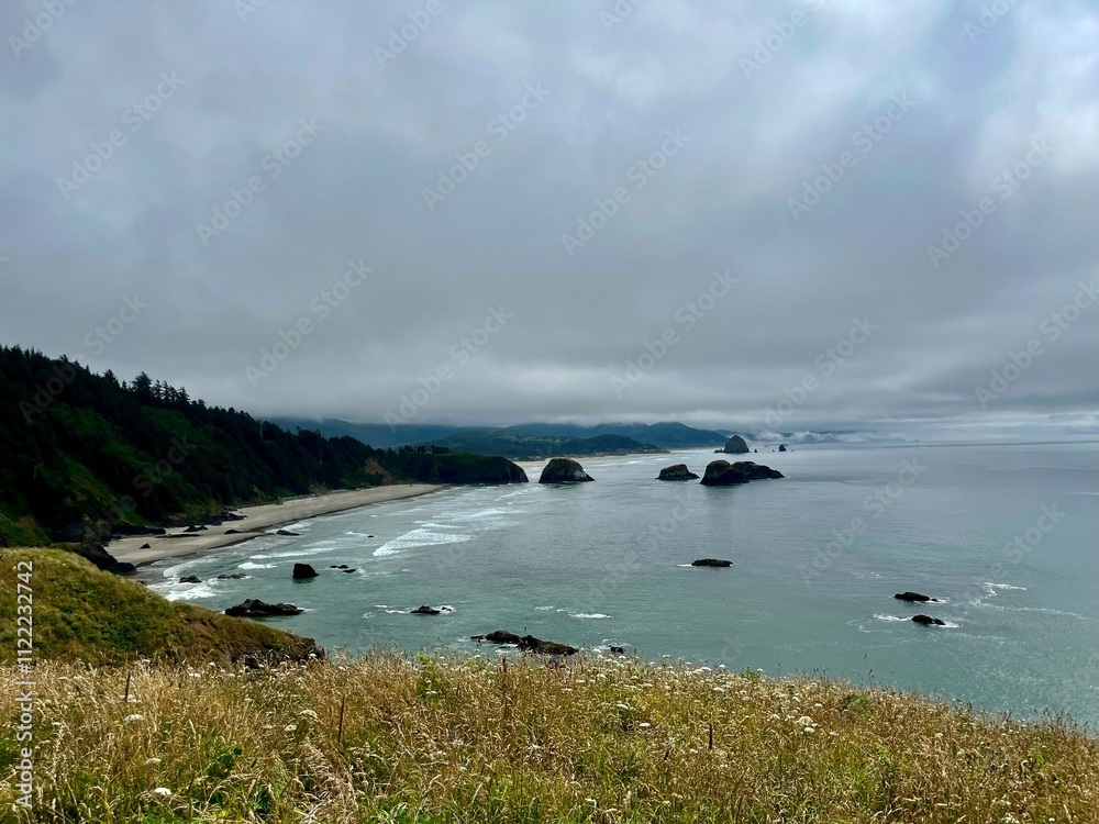 Obraz premium cloudy storm over the sea