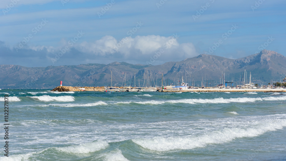 Fotografie Distant view of the marina in Can Picafort on Mallorca