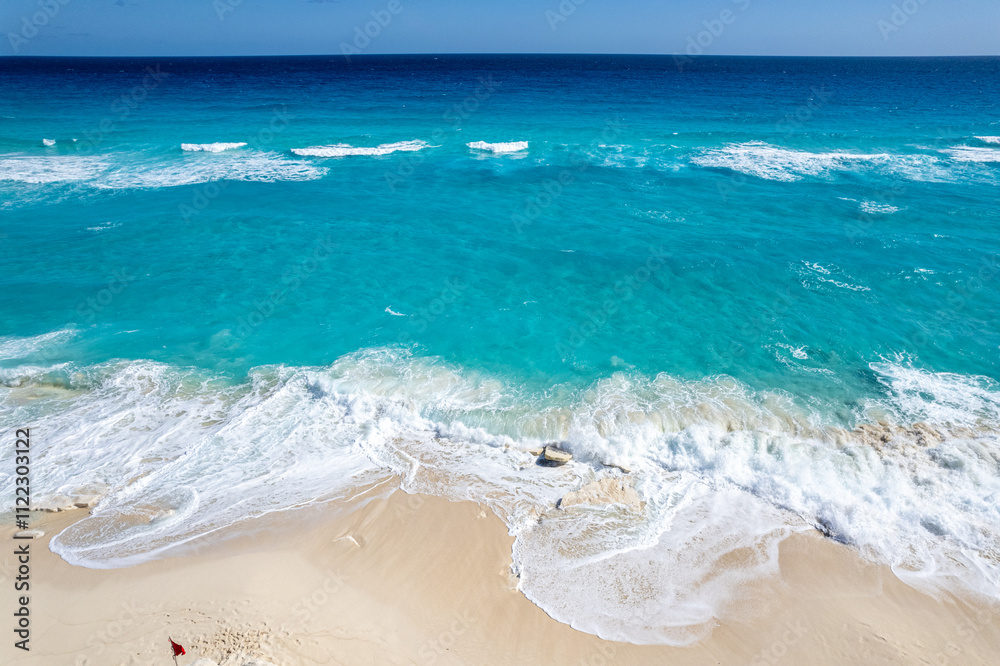 Obraz premium Aerial Drone View of Cancun's Lookout in the Hotel Zone on a Sunny Day
