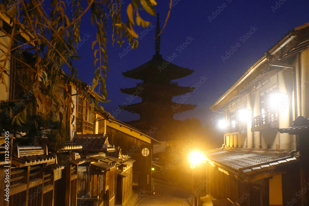 Obraz premium 八坂の塔・五重塔(京都・東山区)
