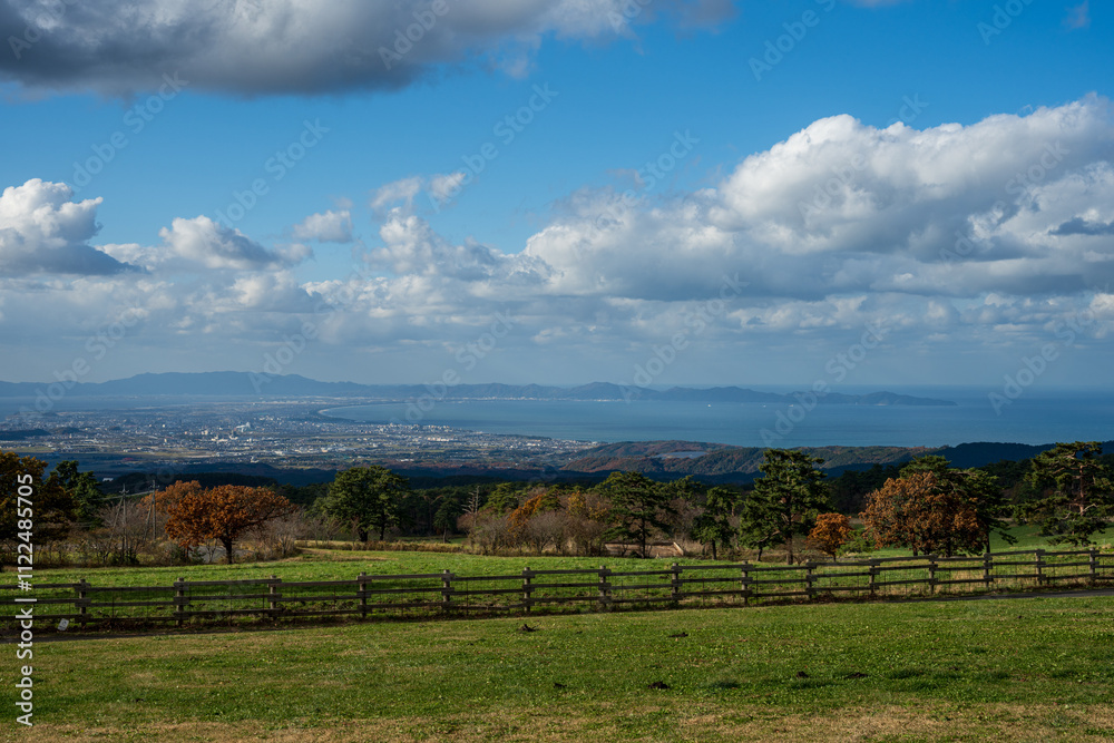 Fototapeta premium 日本の鳥取県の大山の美しい秋の風景