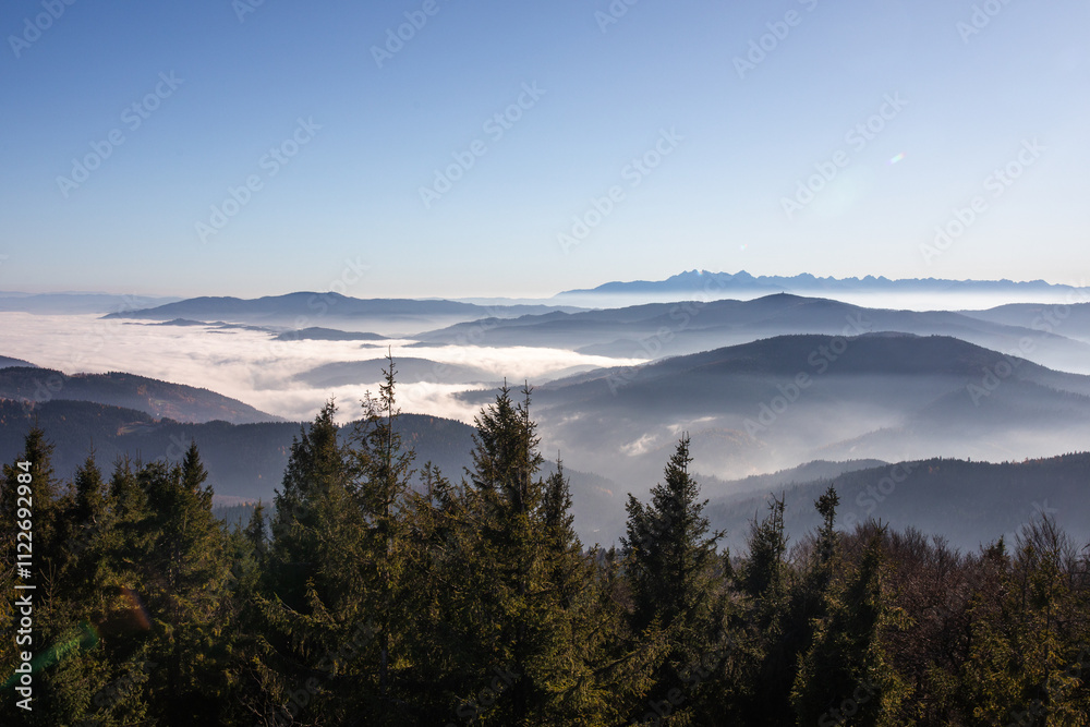Fototapeta premium Widok na Tatry z wieży widokowej na Mogielicy. Najwyższy szczyt Beskidu Wyspowego. Beskid Wyspowy. Mogielica. Korona Gór Polski.