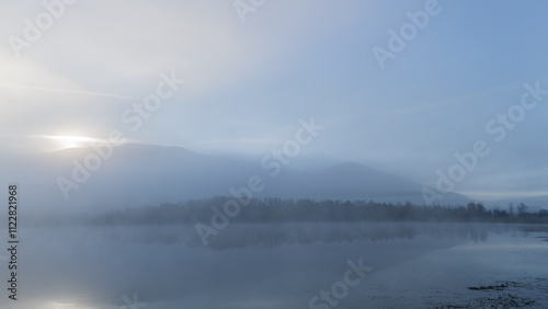 Levé dans la brume photo