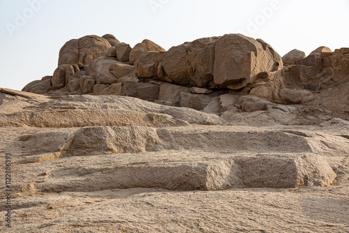 Obraz na płótnie Ancient stone pit in the city of Aswan w salonie