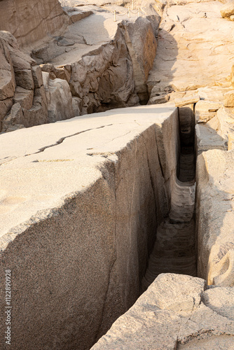 Obraz na płótnie Ancient stone pit in the city of Aswan w salonie