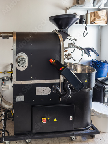 Obraz na płótnie Professional Coffee Roaster Machine w salonie
