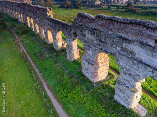 Obraz na płótnie Aqueduct Park. An aerial view of ancient Rome.History of the Roman Empire w salonie