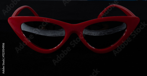 Obraz na płótnie Red cat eye sunglasses isolated on cat eye sunglasses on black background w salonie